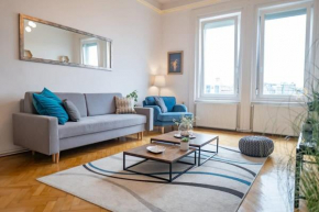Chic central flat with river view